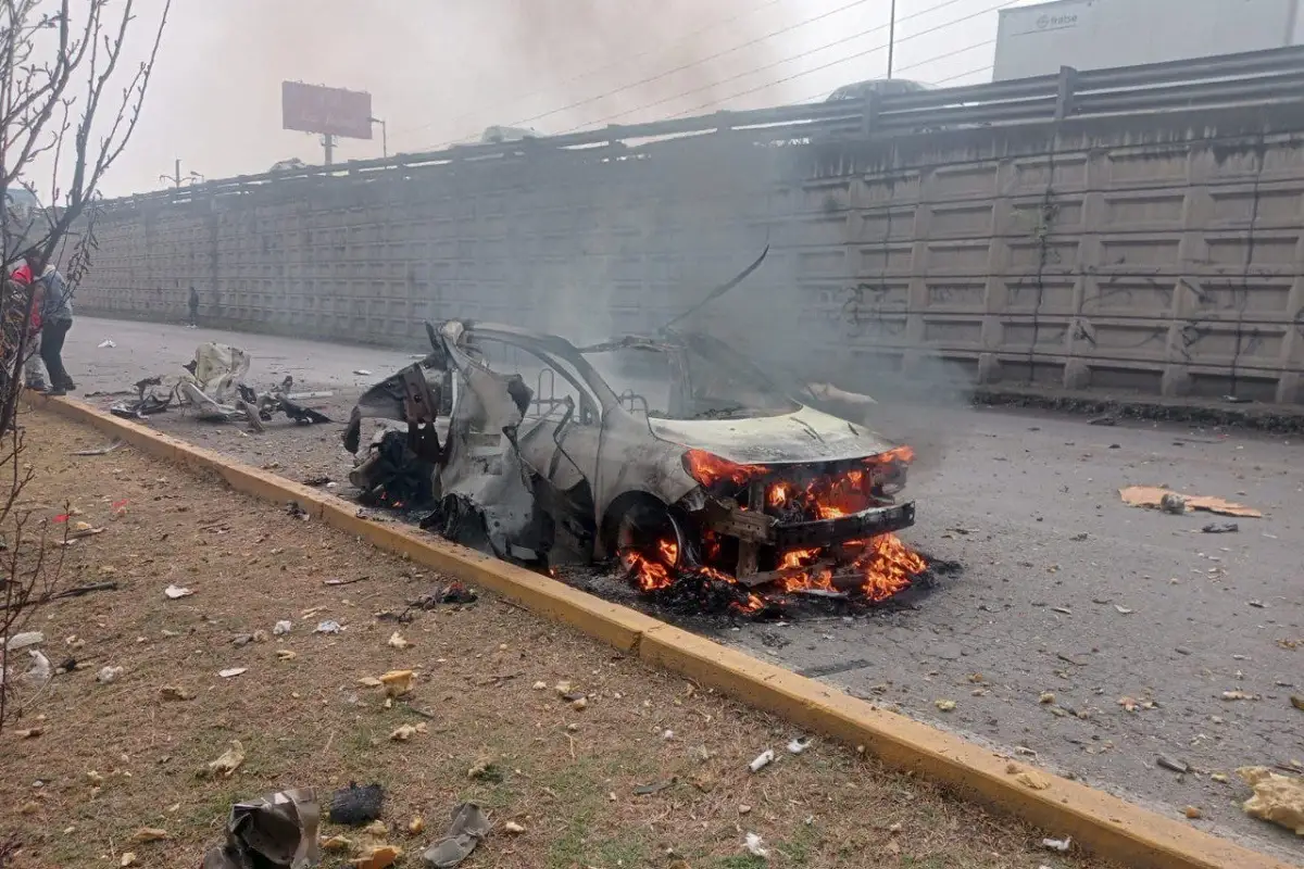 Explota taxi que transportaba pirotecnia y deja varios heridos en la México-Toluca 1 Explota taxi que transportaba pirotecnia y deja varios heridos en Lerma