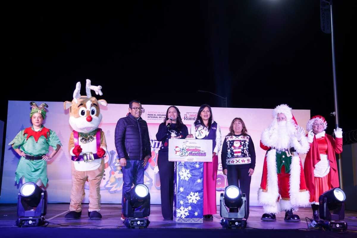 Se ilumina San Andrés Cholula con encendido de Árboles Navideños