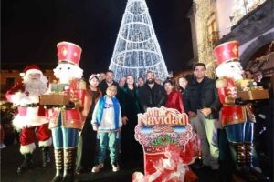 Llega la Navidad a Zacatlán- desfile y encendido de árbol navideño dan brillo al Pueblo Mágico1