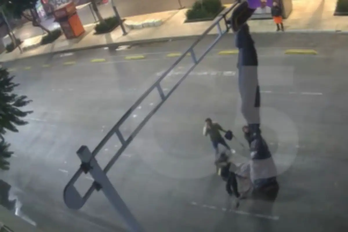 Paracaidista aterriza en el Centro de la CDMX