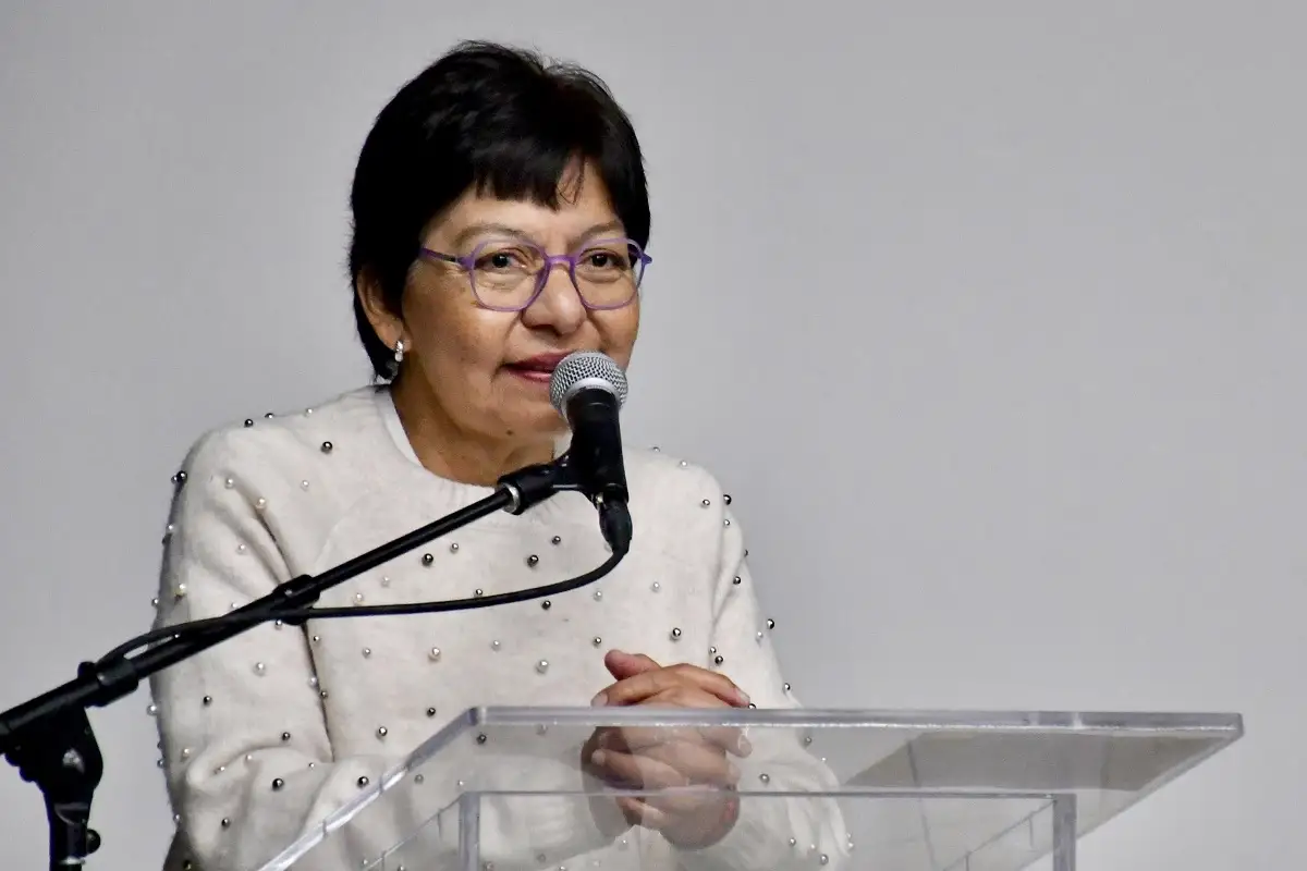 La Rectora Lilia Cedillo reconoce el reto que implica formar adolescentes en la Preparatoria Urbana Enrique Cabrera