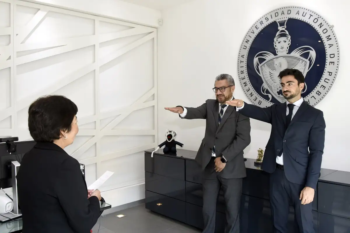 Rectora Lilia Cedillo toma protesta a nuevos funcionarios de la BUAP