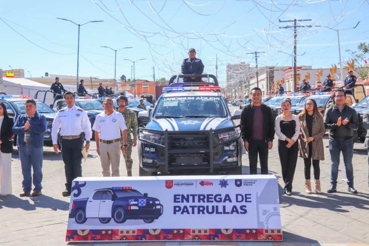 Roberto Solís da banderazo de salida a 17 nuevas patrullas para blindar al municipio 