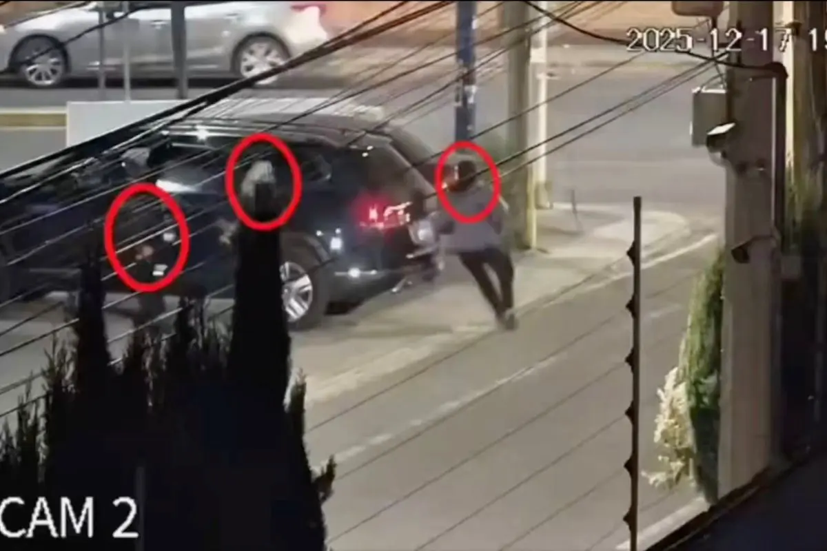 VIDEO: Este es el momento en el que delincuentes roban una camioneta en Coronango