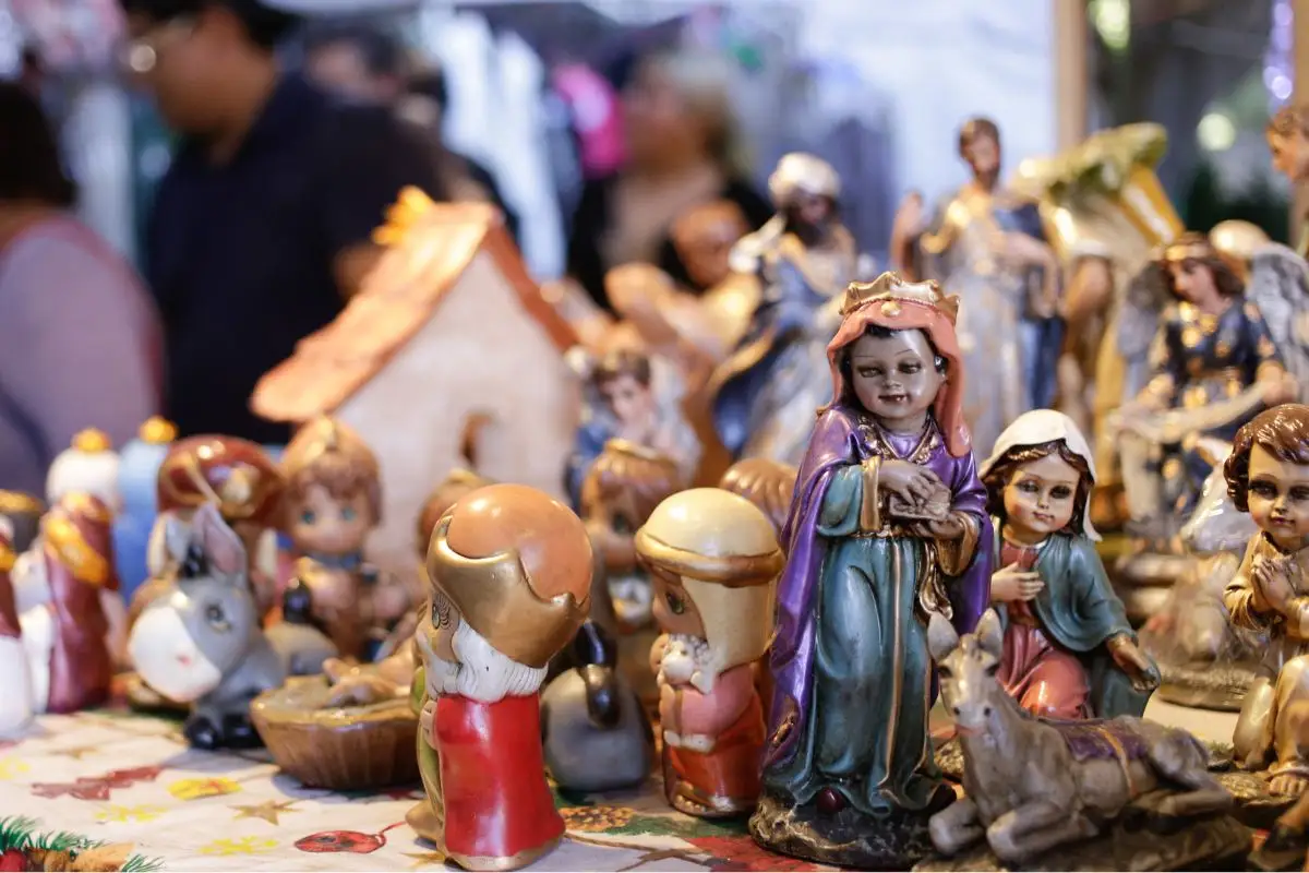 Ambulantes en Puebla pagan 52 pesos por metro para instalarse por temporada navideña