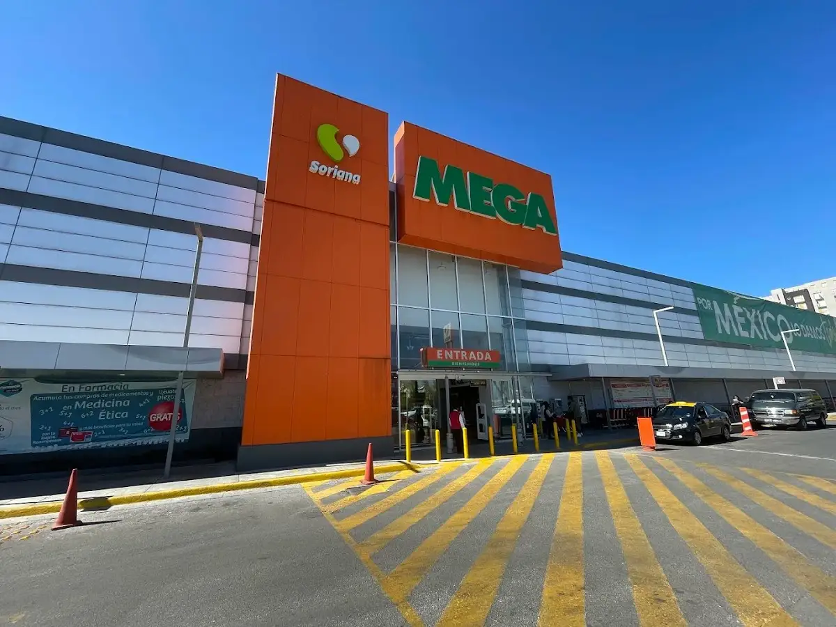 Delincuentes disparan en robo a Soriana Híper Angelópolis para llevarse dinero de las cajas 2 En asalto a Soriana Híper de Angelópolis, disparan para robar cajas