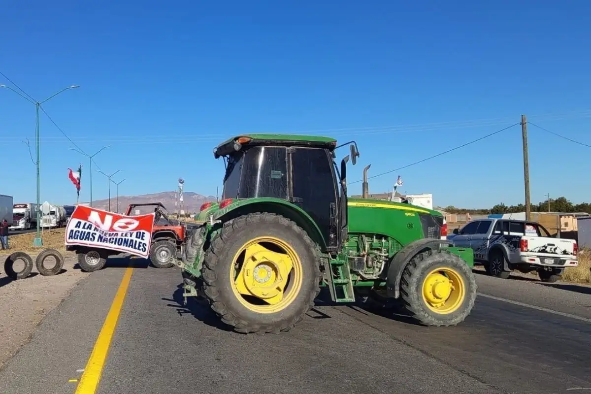 Siguen bloqueos de carreteras hoy por agricultores en México