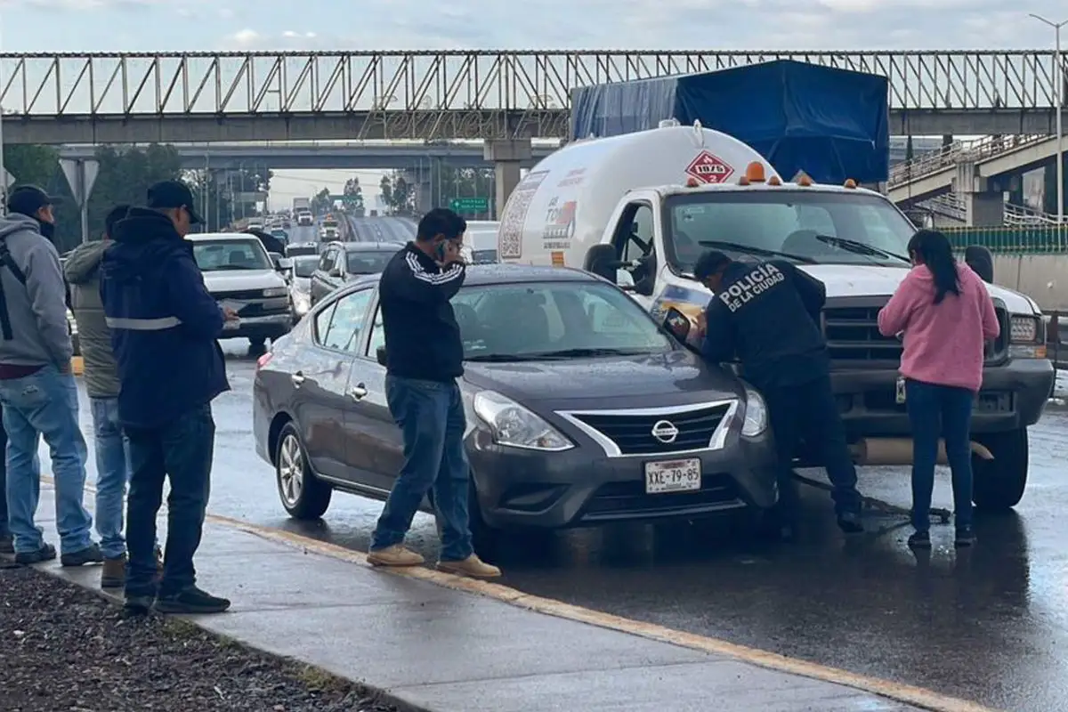 Carambola frente a Central de Abasto en Puebla entre seis vehículos deja heridos