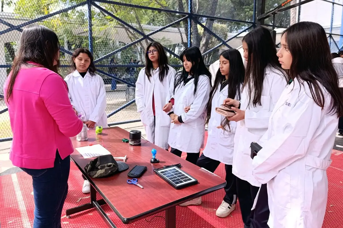 Fomenta el Centro de Investigaciones en Dispositivos Semiconductores del ICUAP, vocaciones científicas en el nivel medio superior