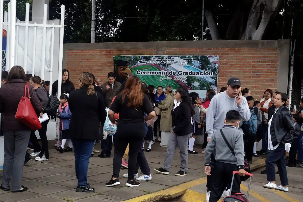 ¿Cuándo salen de vacaciones los niños en diciembre 2025?