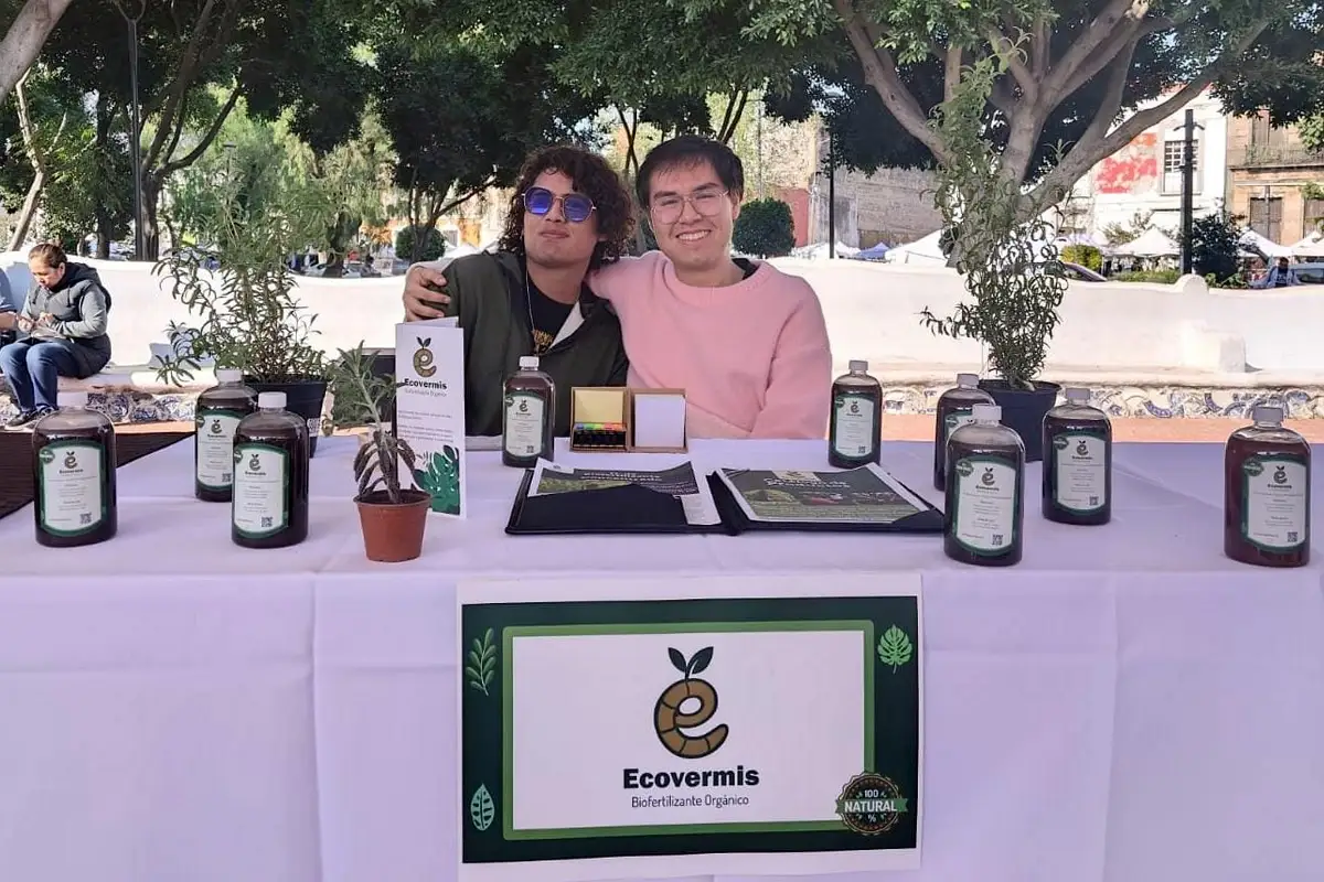 Ecovermis, biofertilizante líquido orgánico a partir de la degradación de plásticos 2 Ecovermis, biofertilizante líquido orgánico a partir de la degradación de plásticos