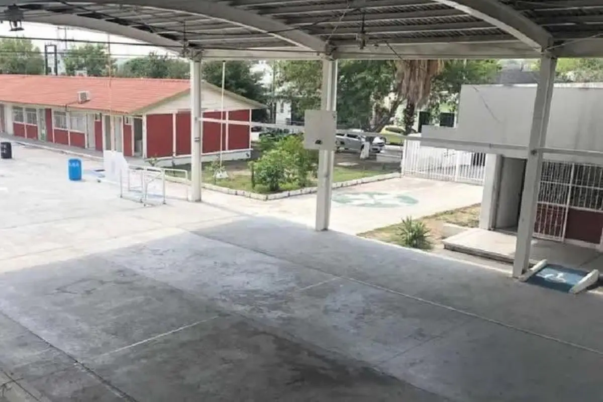 estudiante ataca con tijeras