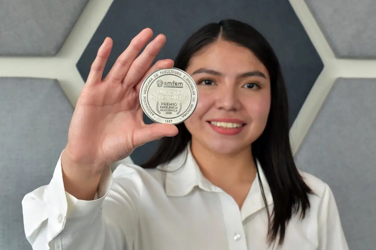 Obtiene pasante de Medicina de la BUAP Premio a la Excelencia Académica 2025