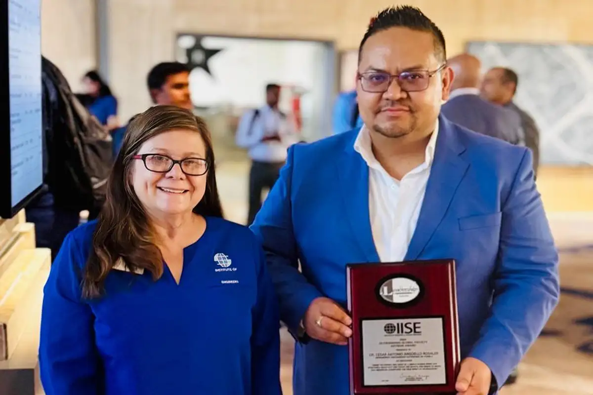 Distinguen a docente BUAP con el Global Outstanding Faculty Advisor Award