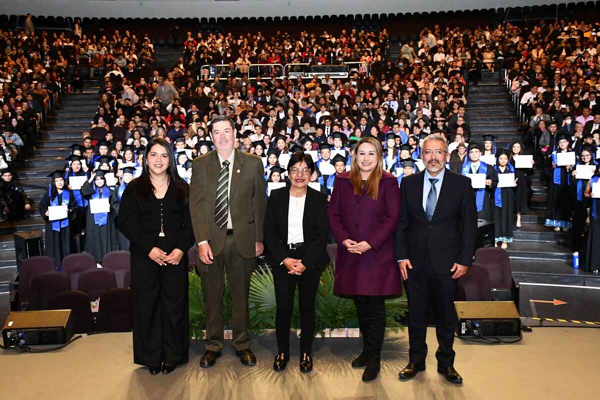 Rectora Lilia Cedillo preside graduación de la Licenciatura en Estomatología
