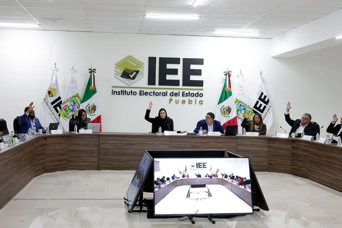 IEE aprueba calendario de sanciones contra siete partidos en Puebla