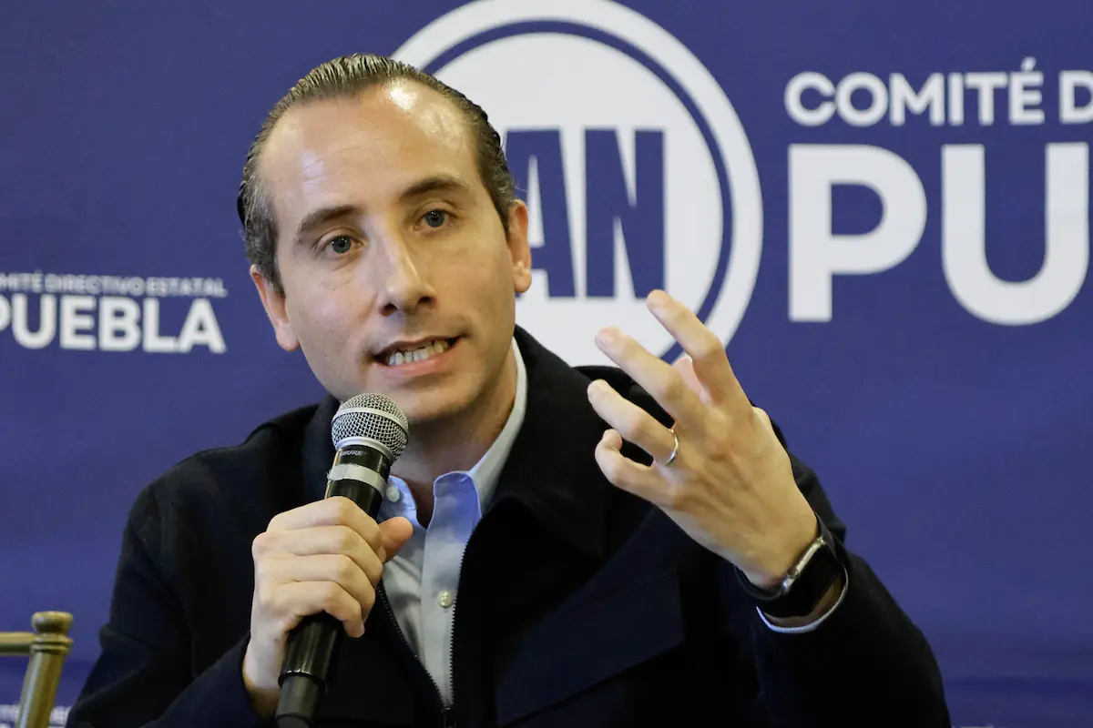 Balearon la camioneta del líder del PAN, Mario Riestra 