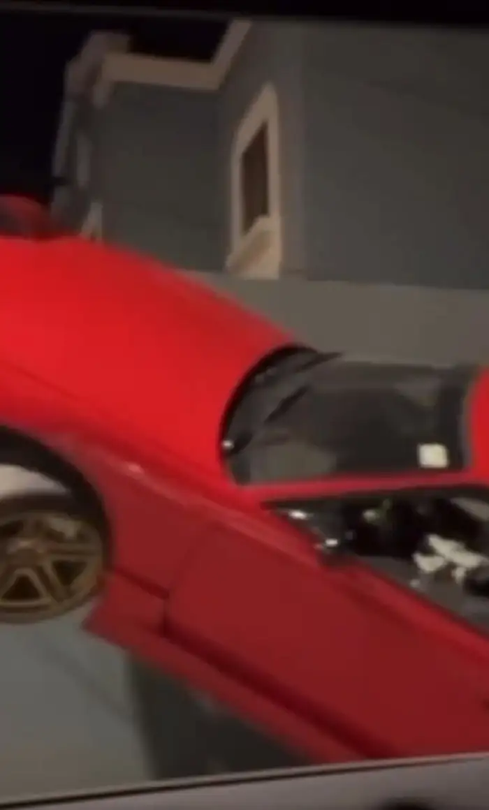 Menor de edad choca en Ensenada durante unos arrancones 