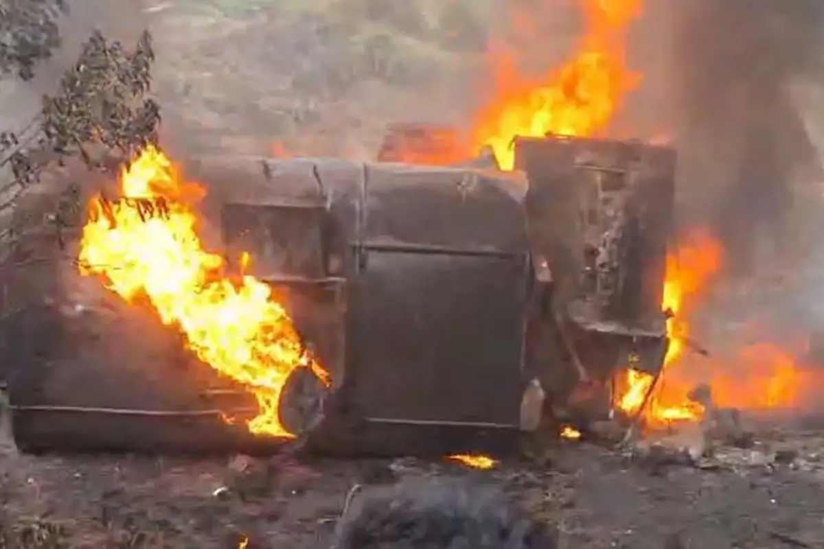 Pipa con chapopote en Chiapas se incendia y explota