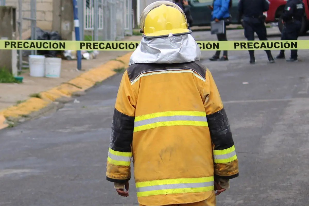 Recicladora se incendia en Lomas de Santa Catarina