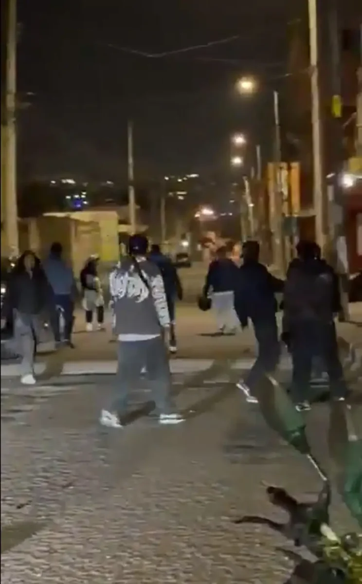 (VIDEO) Jóvenes protagonizan riña en colonia El Salvador