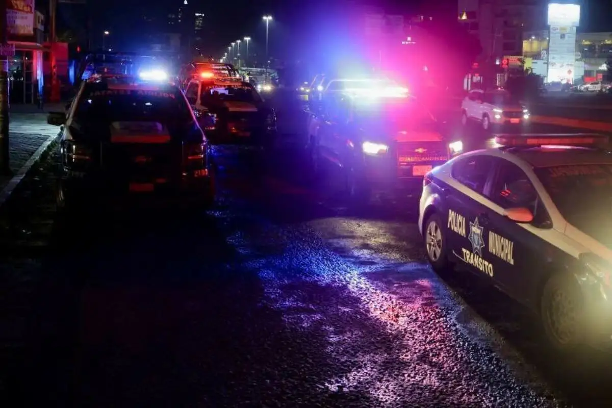 Se llevan camioneta durante robo a casa en colonia Huixcolotera