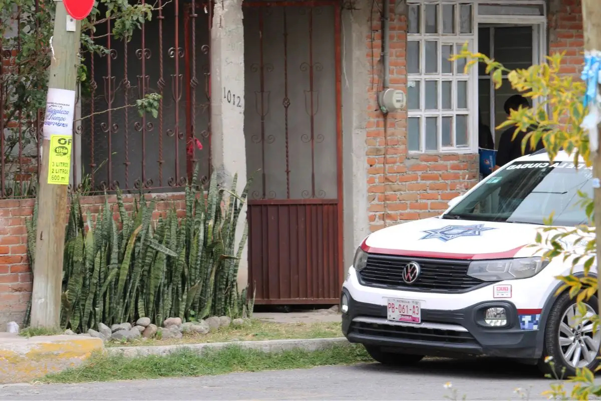 Suspenden a policía municipal de Puebla por disparar contra su familia