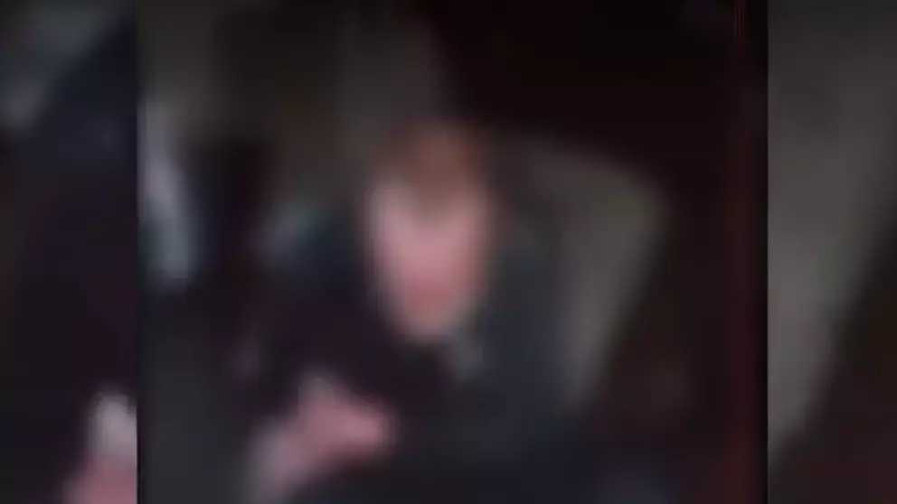 Adolescentes le prenden fuego a un adulto mayor y graban todo