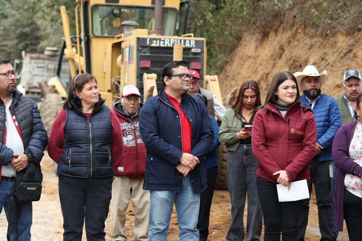 Bety Sánchez inicia la primera etapa de rehabilitación de la carretera Jicolapa- Tlalixtlipa 2 Bety Sánchez inicia la primera etapa de rehabilitación de la carretera Jicolapa- Tlalixtlipa1