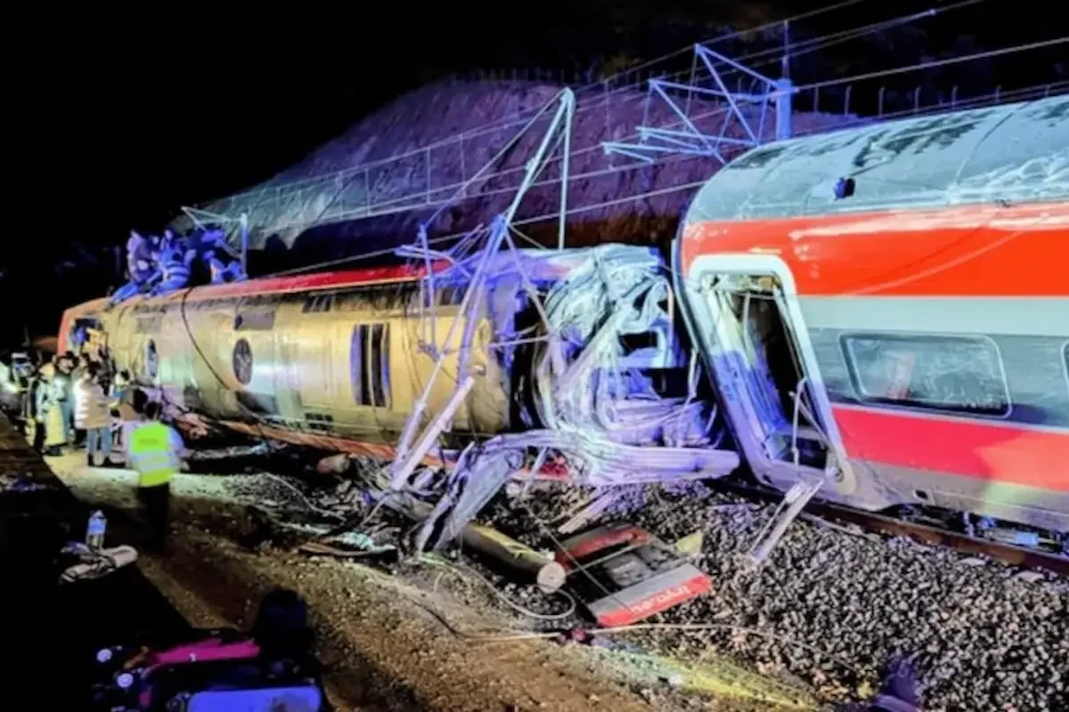 Descarrilamiento de dos trenes de alta velocidad en Córdoba