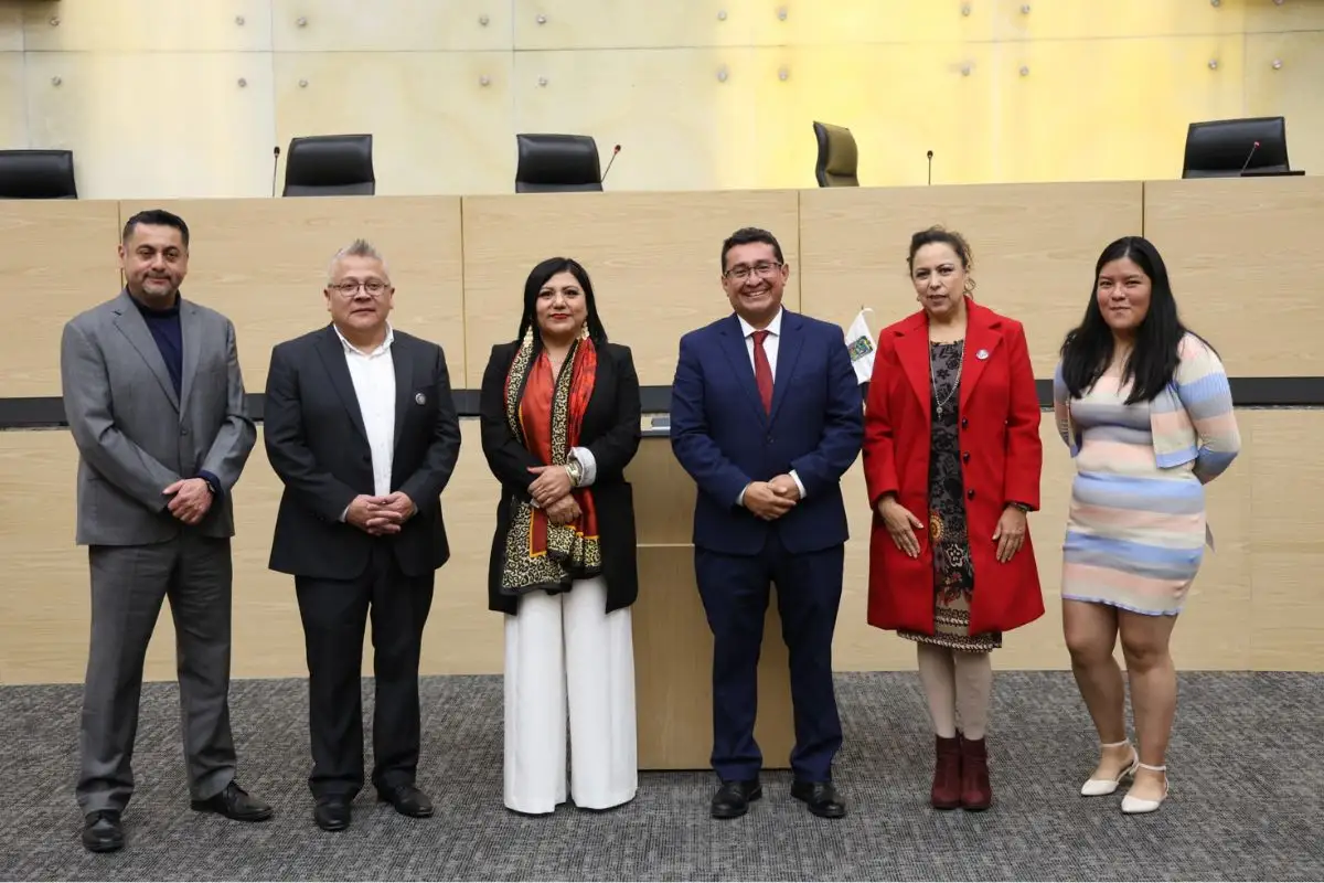 Recibe diputado Pavel Gaspar a estudiantes de la BUAP que participaron en el programa “Diputado por un Día”