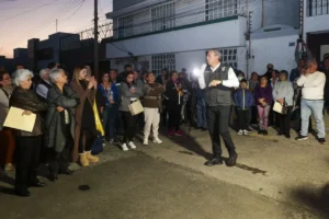 Enciende Pepe Chedraui luminarias modernizadas con LED en Villa Encantada con Puebla Brilla