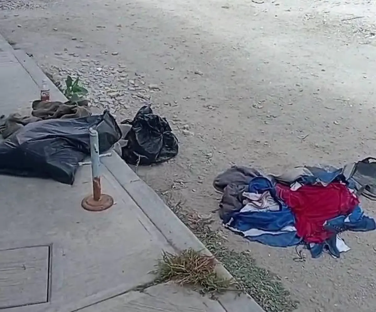 Este es el momento en el que una camioneta atropella a un hombre en situación de calle en Tehuacán