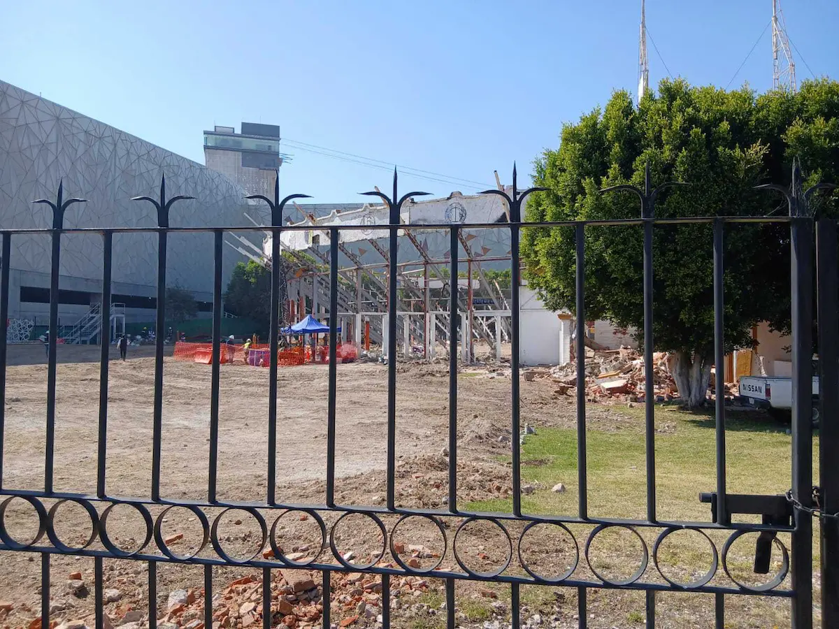 Comienza demolición de El Relicario: será el "Forum Pensar en Grande" 6 Comienza demolición de El Relicario