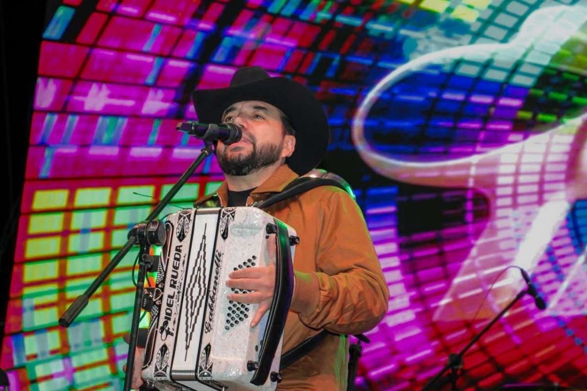 Lleno total el concierto de Fidel Rueda en “Las Mascaritas”; Huejotzingo impulsa cultura y turismo rumbo al Carnaval 2026 2 Lleno total el concierto de Fidel Rueda en “Las Mascaritas”; Huejotzingo impulsa cultura y turismo rumbo al Carnaval 2026