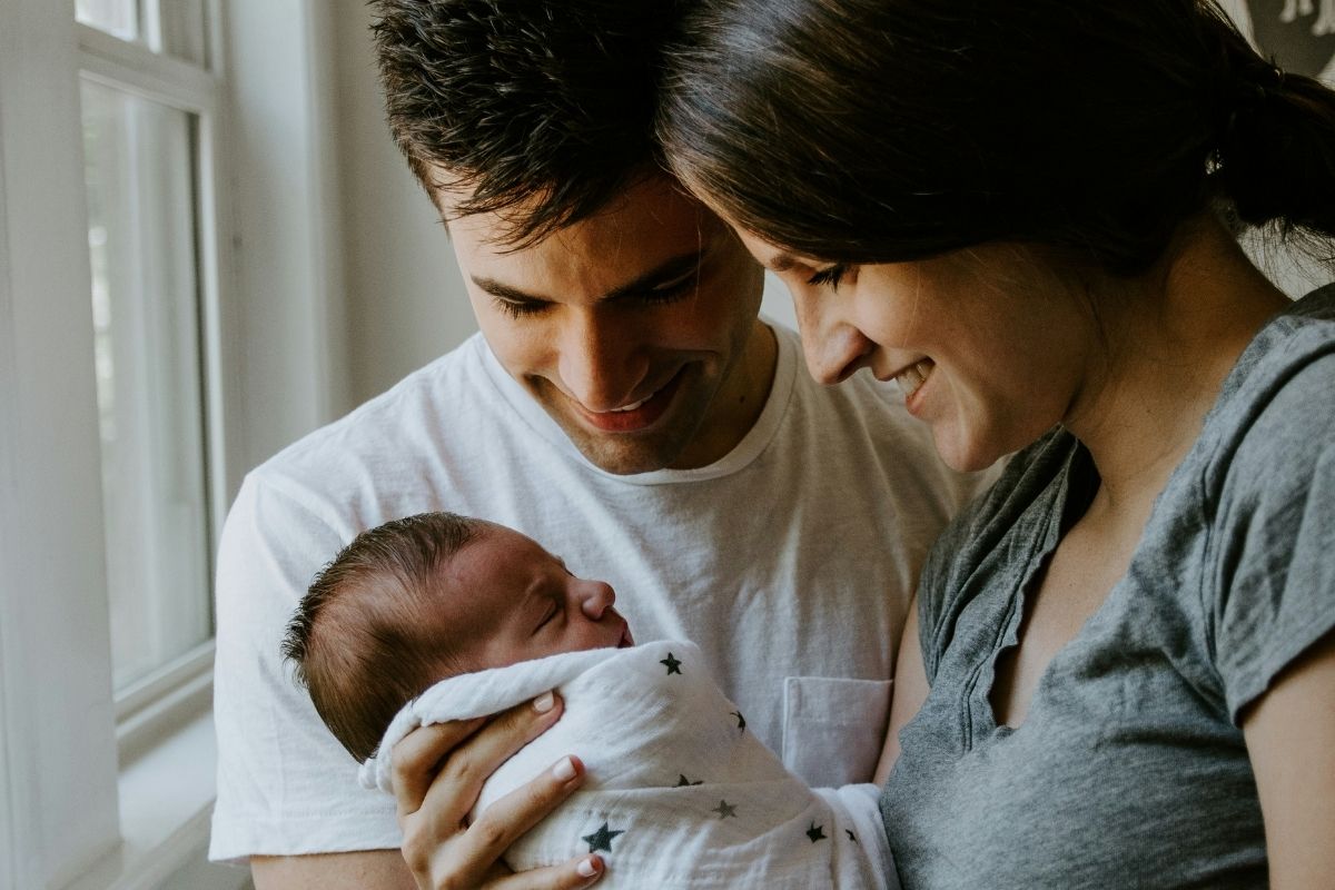 Nueva Ley del Registro Civil permite elegir orden de los apellidos de tu hijo: ¿Cómo funciona y dónde aplica?