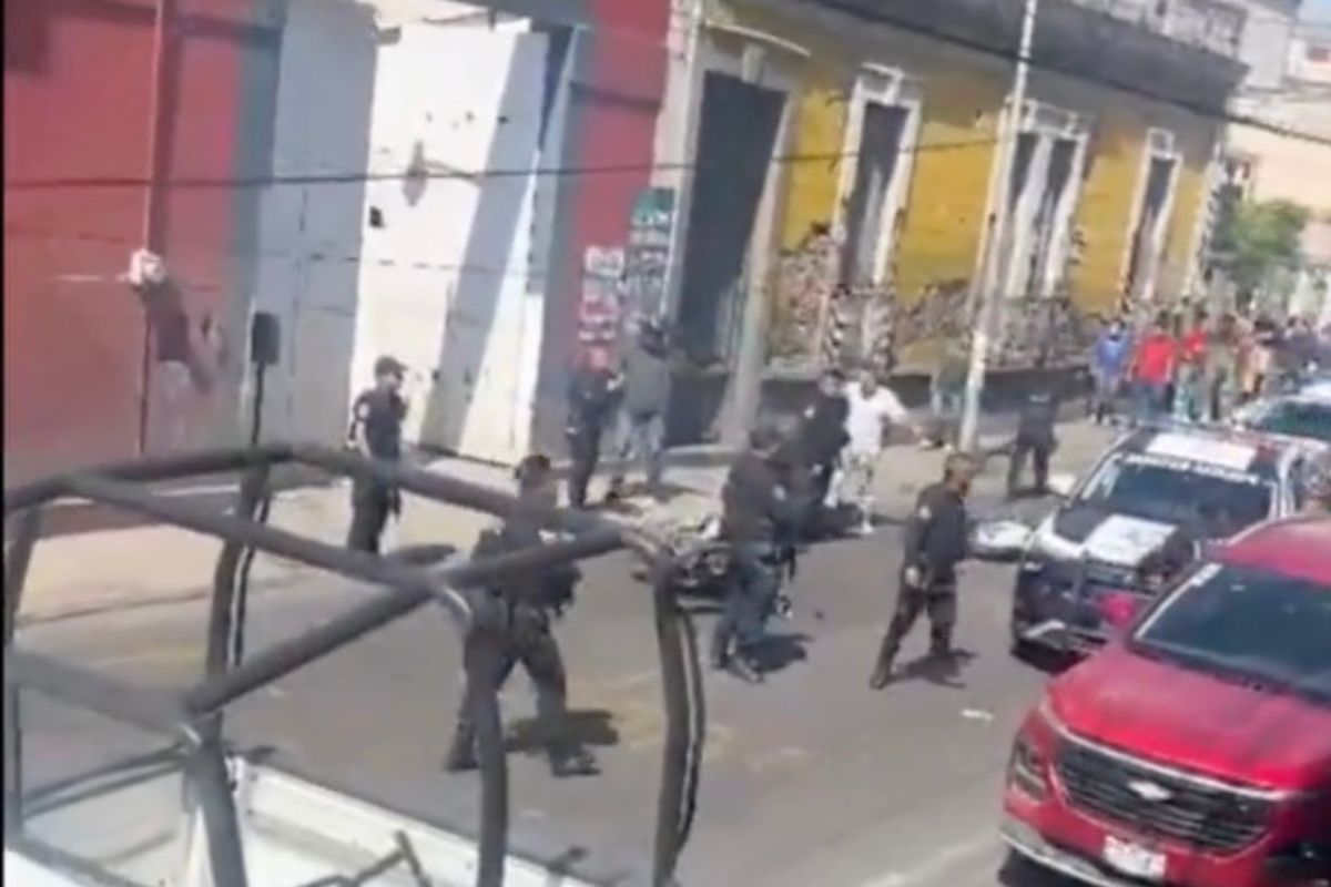 Pelea entre franeleros en Puebla