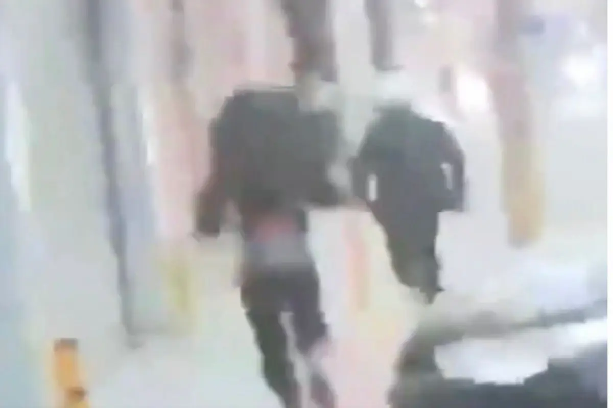 Policía del Edomex extorsiona a automovilista en plena entrevista de TV Azteca