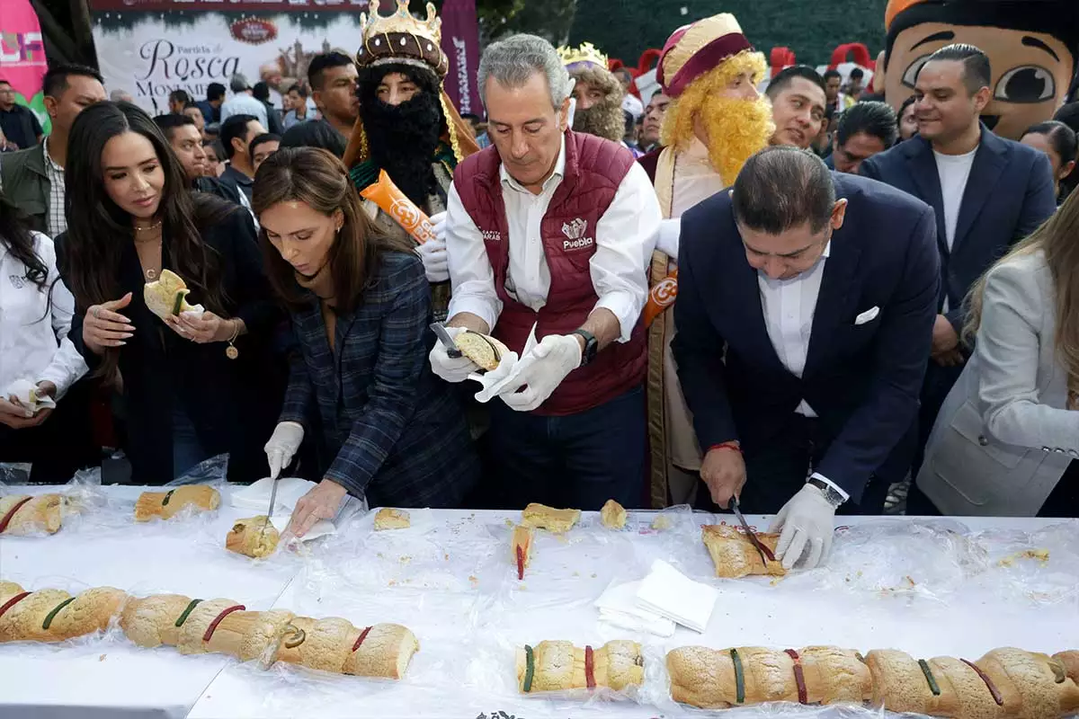 Puebla rompe récord Guiness por la Rosca de Reyes más grande del mundo