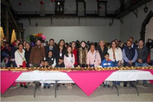 Reyes Magos llegan a Zacatlán; niñas y niños recibieron juguetes1