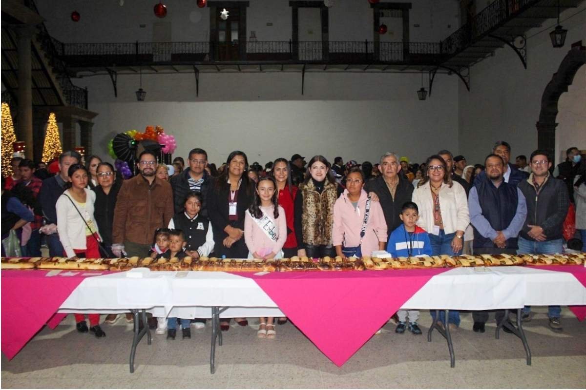 Reyes Magos llegan a Zacatlán; niñas y niños recibieron juguetes1