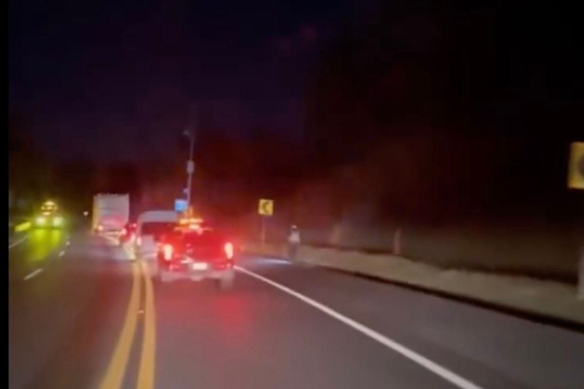 Accidente en la México Tuxpan: auto es atravesado por barra de contención