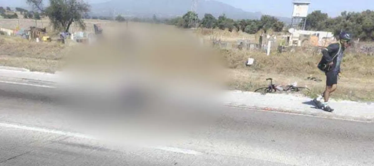 Tractocamión atropella a ciclista y deja el cuerpo deshecho sobre la Puebla-Acatzingo; cierran circulación 2 Tractocamión atropella a ciclista en la Puebla Acatzingo