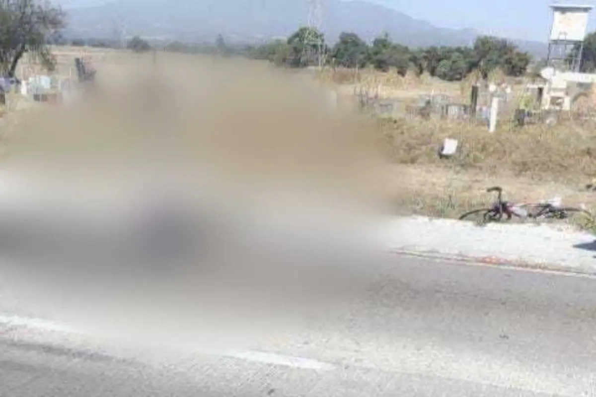 Tractocamión atropella a ciclista y deja el cuerpo deshecho sobre la Puebla-Acatzingo; cierran circulación 10 Tractocamion atropella a ciclista en la Puebla Acatzingo1