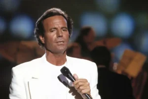 acusan a Julio Iglesias de abuso sexual