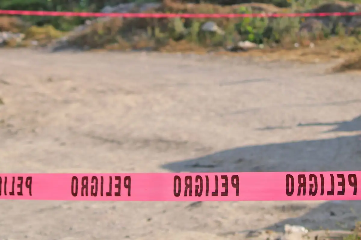 Balean a joven en Chignahuapan sobre un camino rural