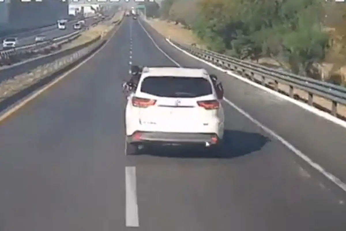 (VIDEO) Desde camioneta balean a trailero en la México-Puebla para asaltarlo 6 balean a trailero en la México-Puebla para asaltarlo