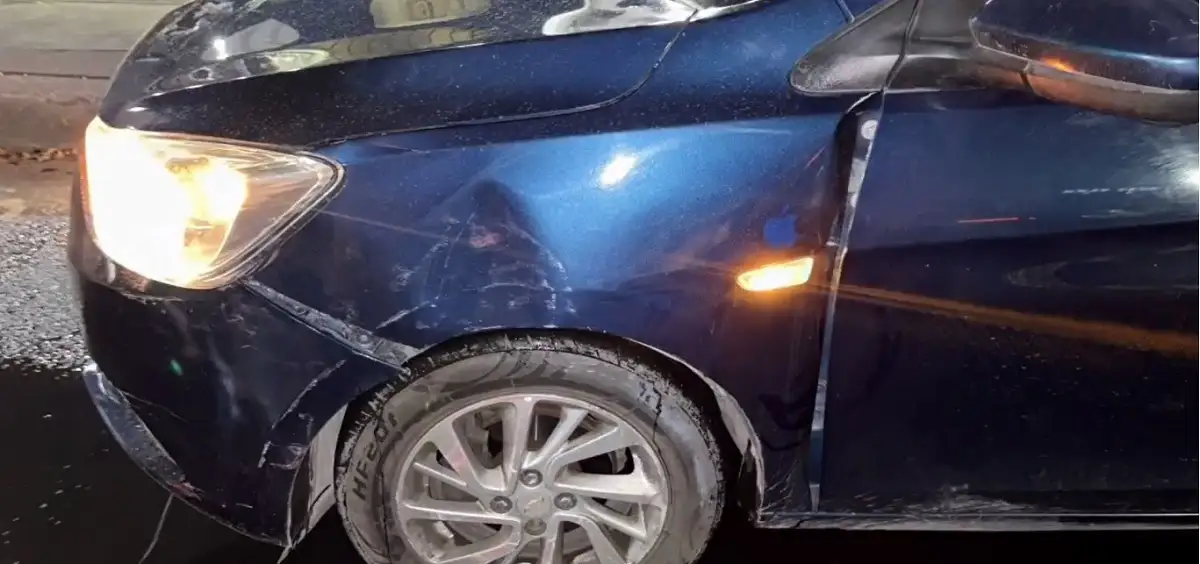 Provoca choque en bulevar Valsequillo y huye por la banqueta