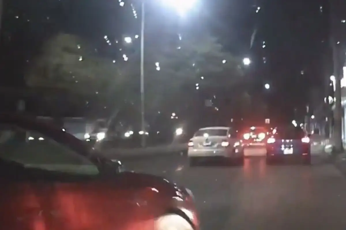 Provoca choque en bulevar Valsequillo y huye por la banqueta