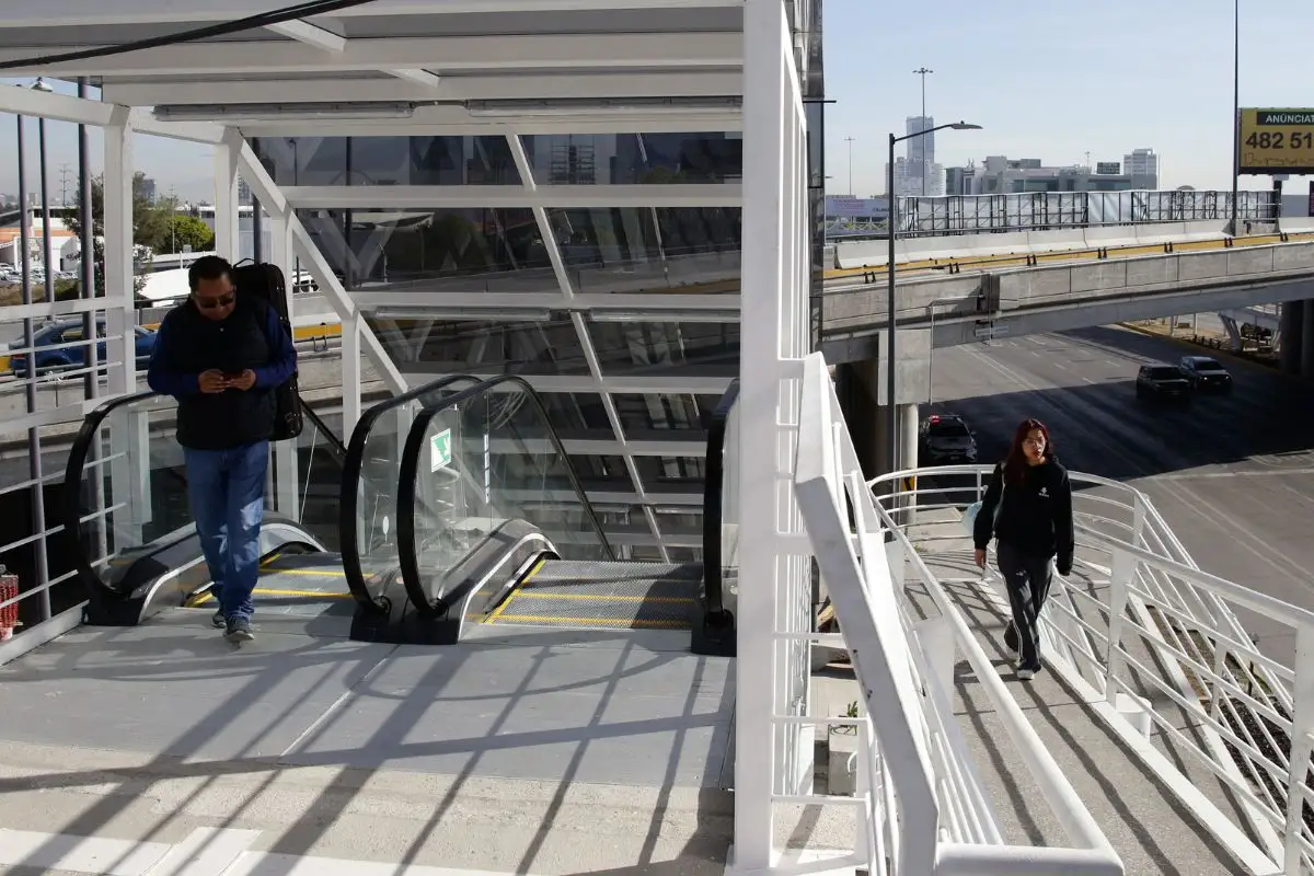 Ya funcionan escaleras eléctricas del CCU y Vía Atlixcáyotl 2 Ya funcionan escaleras eléctricas del CCU y Vía Atlixcáyotl